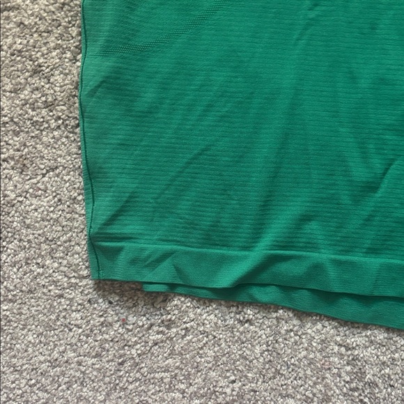 Lululemon top - Picture 3 of 7